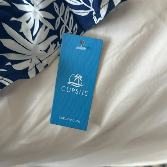 NWT blue and white floral V Neck Cupshe dress M - Picture 2 of 3